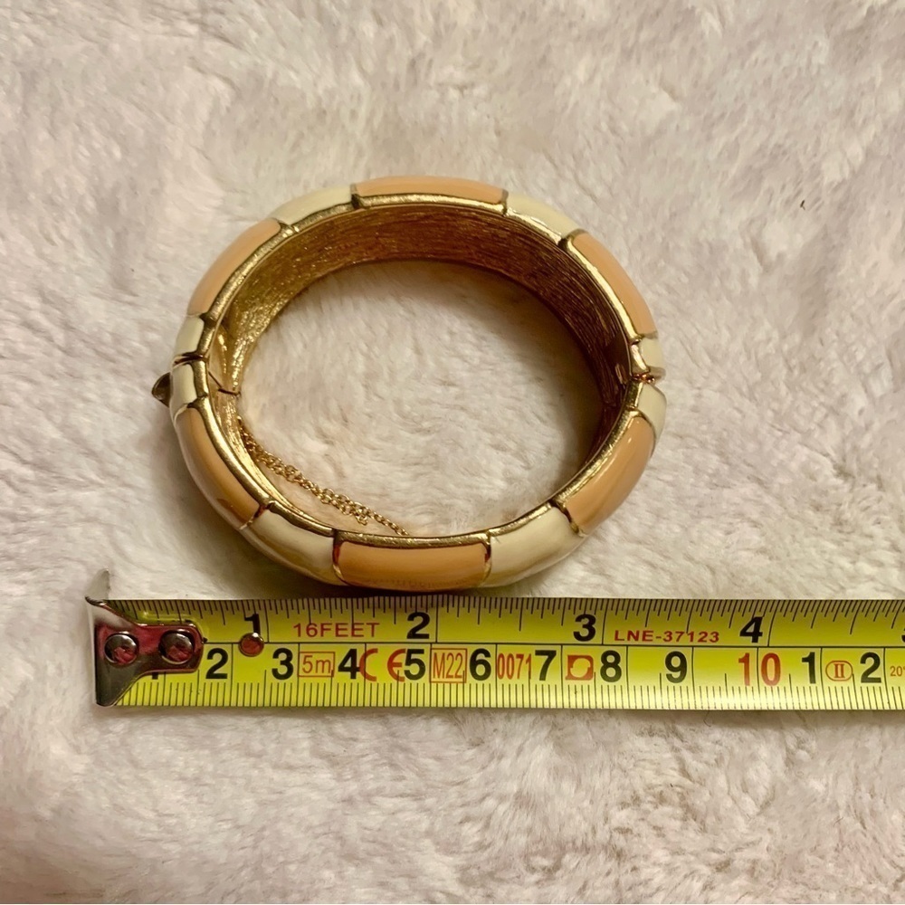 J Crew Bangle Bracelet Cream Peach Circle design Gold-tone Trim Beautiful Classy - Picture 9 of 11